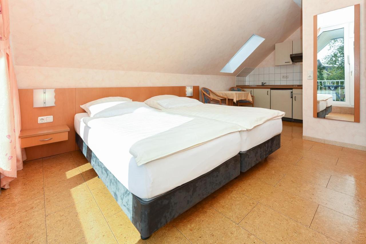 Hotel-Pension Altes Siel بينسيرسيال المظهر الخارجي الصورة