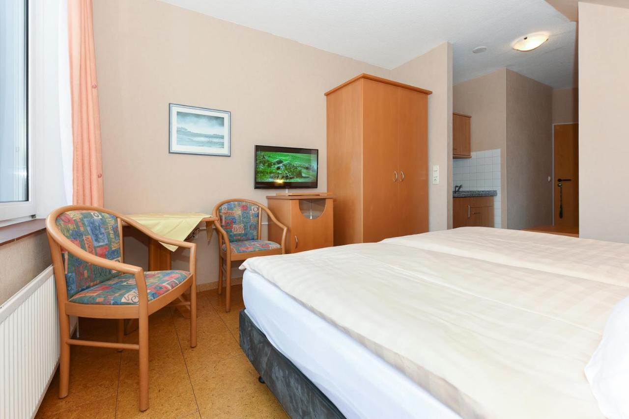 Hotel-Pension Altes Siel بينسيرسيال المظهر الخارجي الصورة